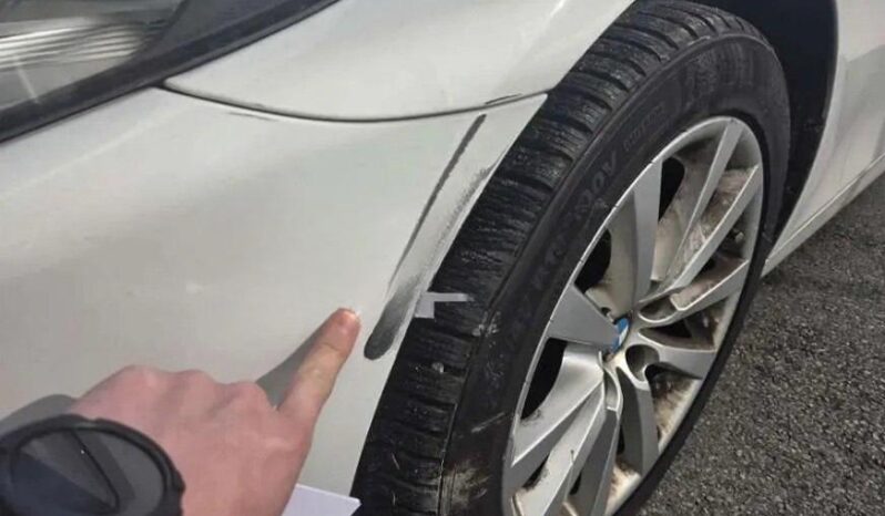 
								BMW 528i xDrive full									