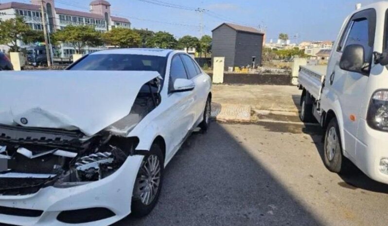 
								MERCEDES BENZ C200 AMG Line full									