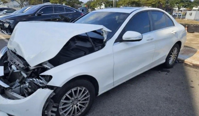 
								MERCEDES BENZ C200 AMG Line full									