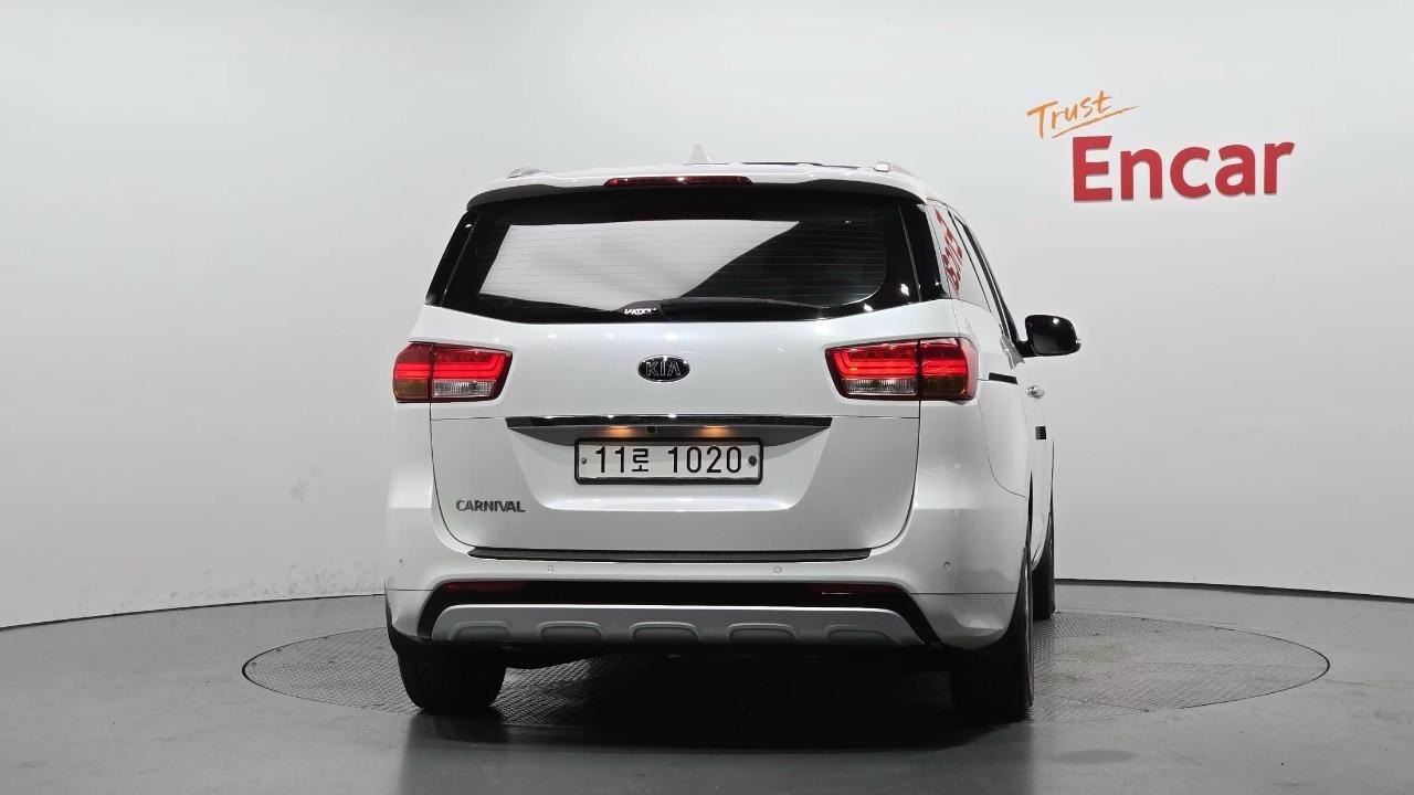 KIA CARNIVAL