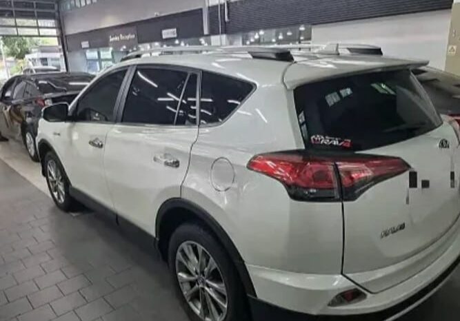 
								TOYOTA RAV 4 HV full									