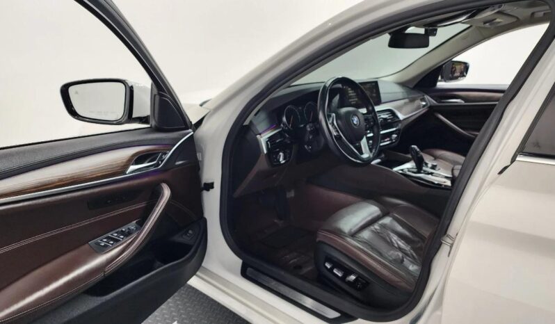 
								BMW 520d Xdrive full									