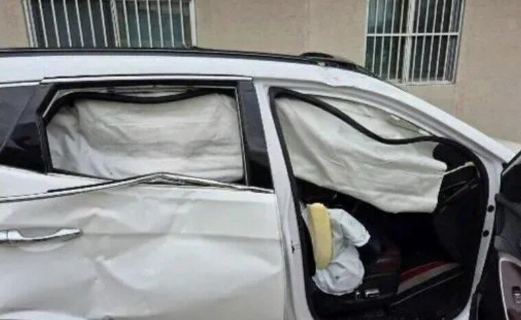 
								HYUNDAI SANTA FE full									