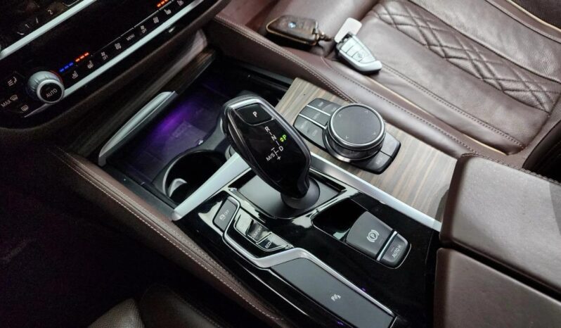 
								BMW 520d Xdrive full									