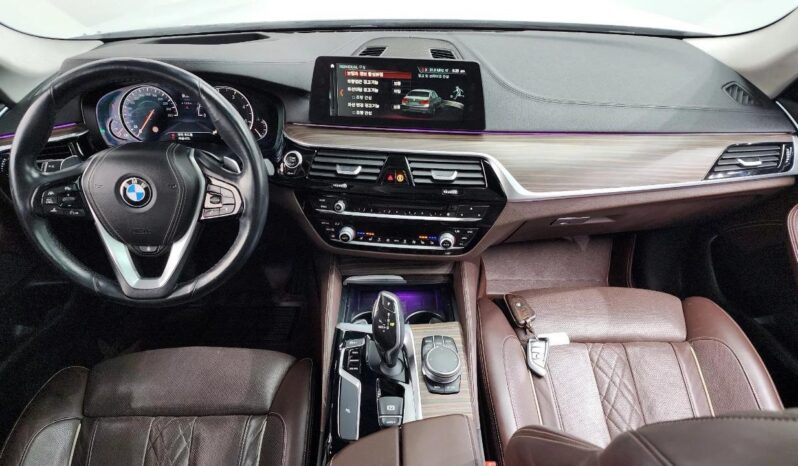 
								BMW 520d Xdrive full									