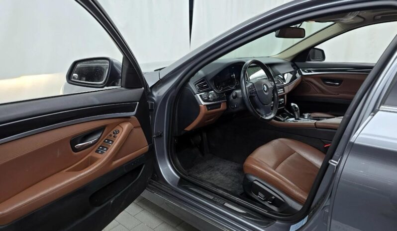 
								BMW 520d Xdrive full									