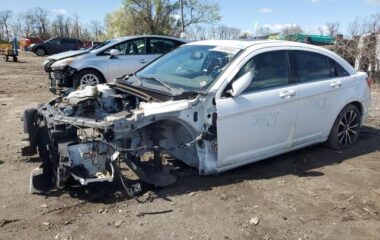 2013 Chrysler 200 tourin