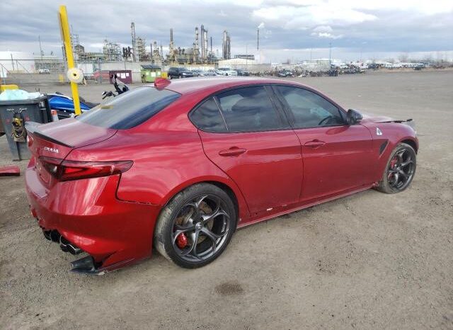 
								2022 Alfa romeo Giulia qua full									