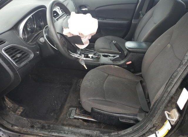 
								2013 Chrysler 200 lx full									