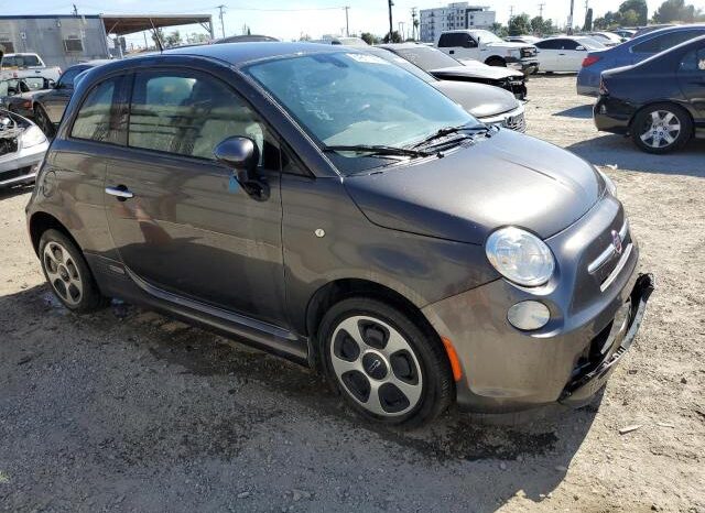 
								2016 Fiat 500 full									