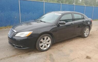 2013 Chrysler 200 tourin