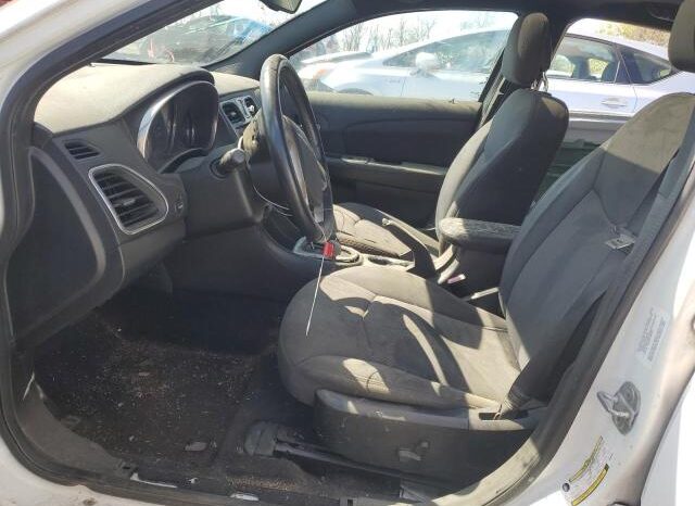 
								2013 Chrysler 200 tourin full									
