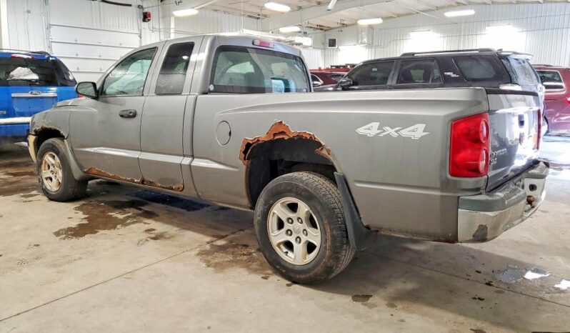 
								2005 Dodge Dakota full									