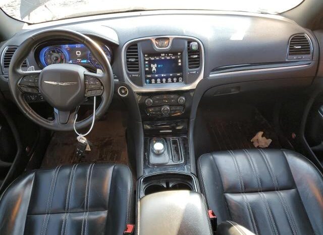 
								2017 Chrysler 300 full									