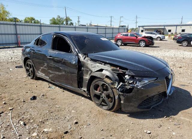 
								2017 Alfa romeo Giulia q4 full									