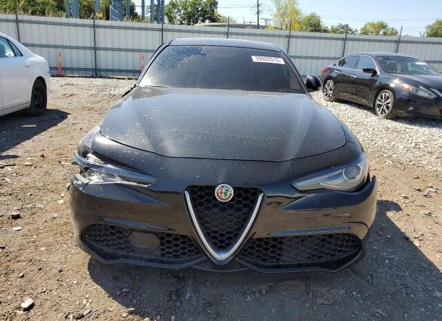 
								2017 Alfa romeo Giulia q4 full									