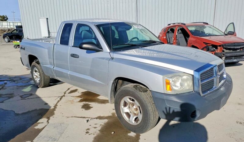 
								2005 Dodge Dakota full									