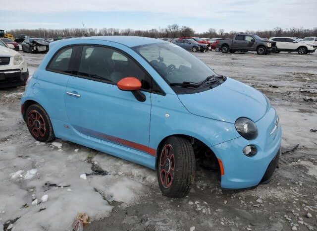 
								2016 Fiat 500 full									
