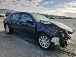 
										2013 Chrysler 200 tourin full									