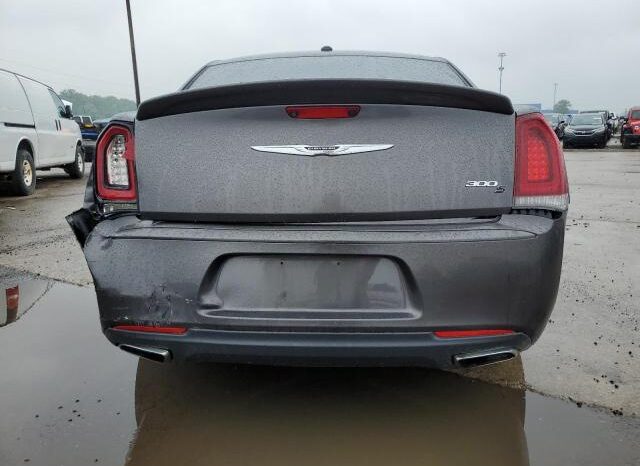
								2017 Chrysler 300 full									