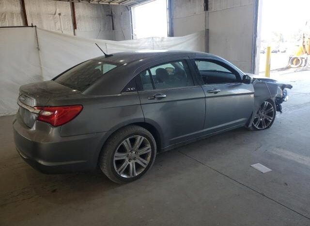 
								2013 Chrysler 200 lx full									