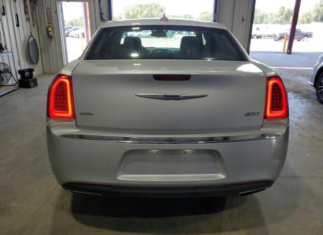 
								2020 Chrysler 300 full									