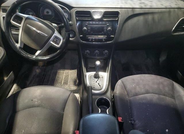 
								2013 Chrysler 200 tourin full									