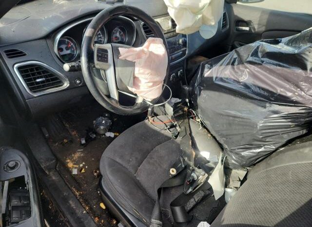 
								2013 Chrysler 200 tourin full									