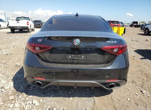 
								2017 Alfa romeo Giulia q4 full									