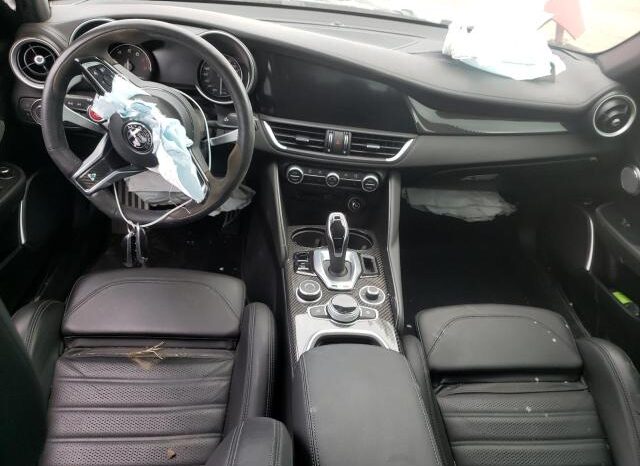 
								2022 Alfa romeo Giulia qua full									