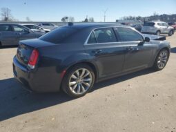 
										2019 Chrysler 300 full									