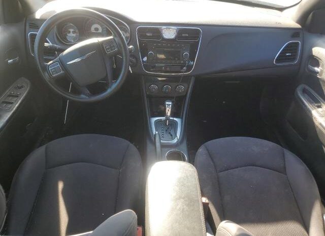
								2013 Chrysler 200 lx full									