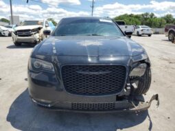 
										2019 Chrysler 300 full									
