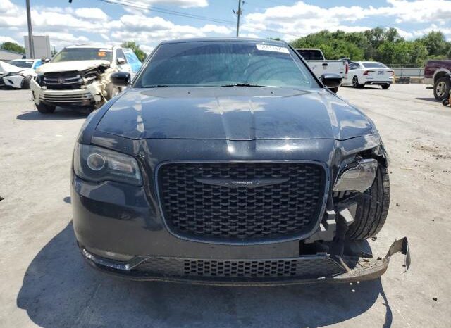
								2019 Chrysler 300 full									