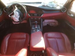 
										2017 Alfa romeo Giulia full									