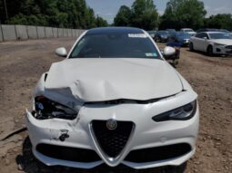 
										2017 Alfa romeo Giulia full									
