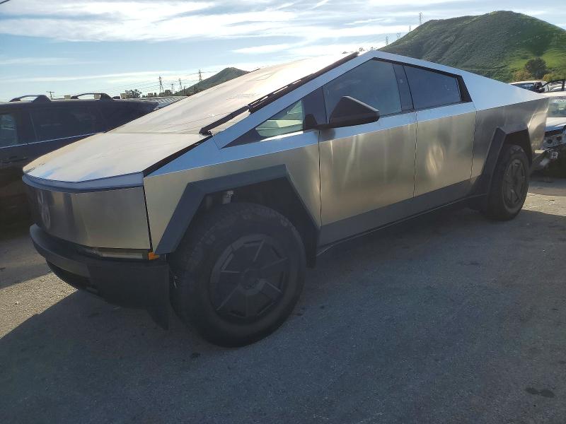 TESLA CYBERTRUCK
