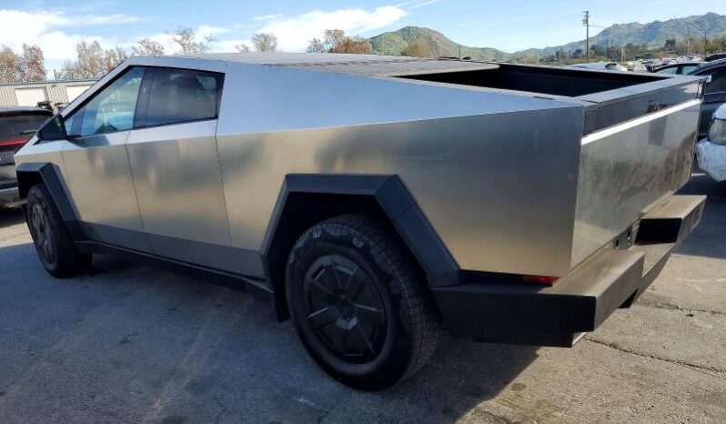 
								TESLA CYBERTRUCK full									