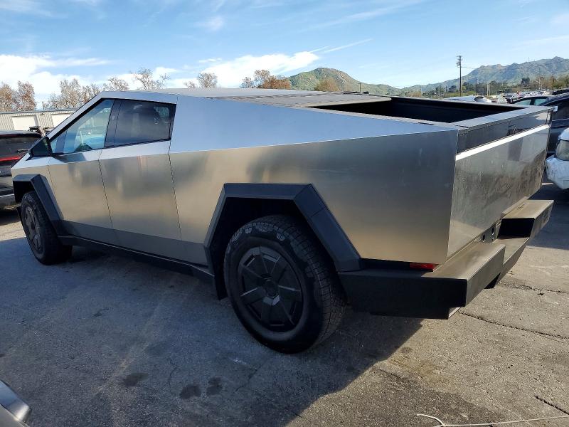 TESLA CYBERTRUCK