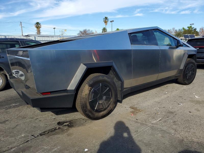 TESLA CYBERTRUCK