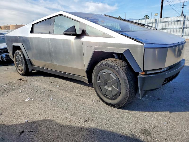 TESLA CYBERTRUCK