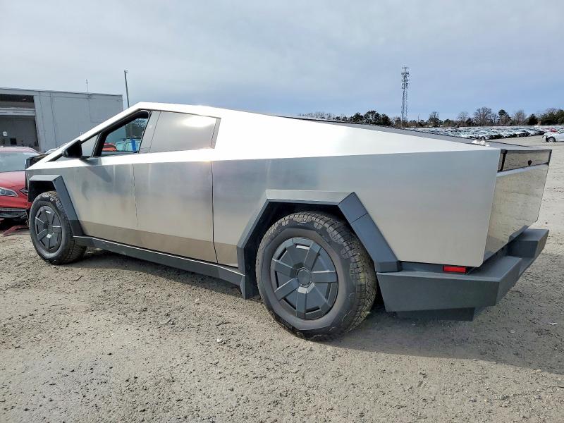 TESLA CYBERTRUCK