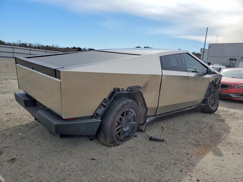 TESLA CYBERTRUCK