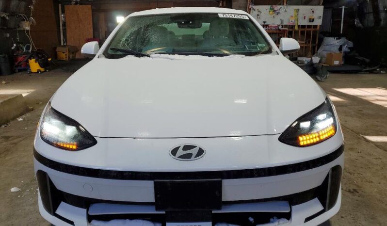 
								Hyundai IONIQ 6 full									