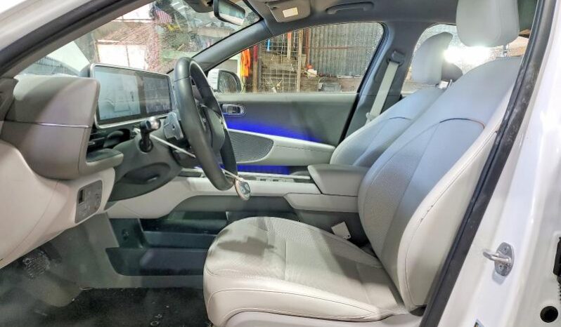 
								Hyundai IONIQ 6 full									