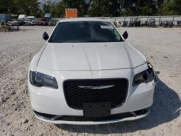 
										2018 Chrysler 300 full									