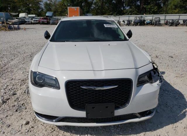 
								2018 Chrysler 300 full									