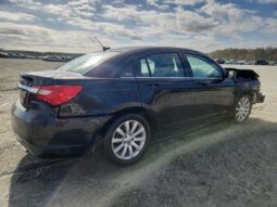 
										2013 Chrysler 200 tourin full									