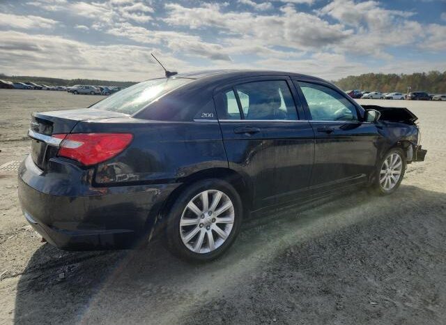 
								2013 Chrysler 200 tourin full									