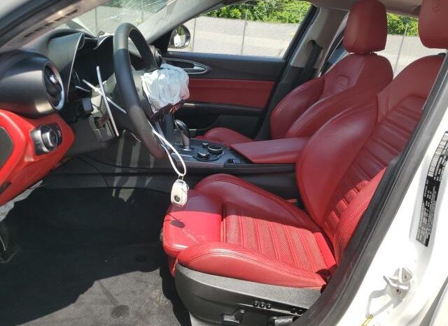 
								2017 Alfa romeo Giulia full									